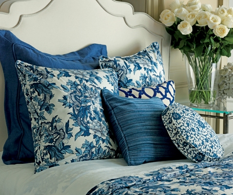 https://www.calicocorners.com/images/calico/content/images/bedding_gateway/Pillow_Shams_Active/Blue_Room_Pillows_015_R_Flat_small.jpg